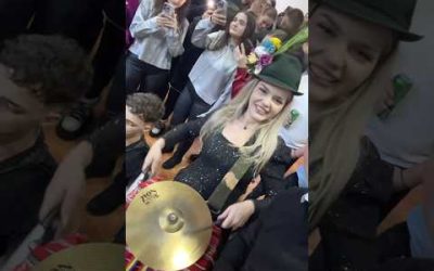 Am bătut toba și la Mărișel😅🥳🥁❤️ #traditie #crăciun #juniistanesti #shorts