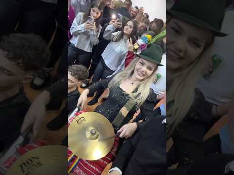 Am bătut toba și la Mărișel😅🥳🥁❤️ #traditie #crăciun #juniistanesti #shorts