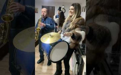 Cu tati cu colinda😅🎷🥁 Crăciun fericit‼️🤍🎄✨ #traditie #taramotilor #shorts